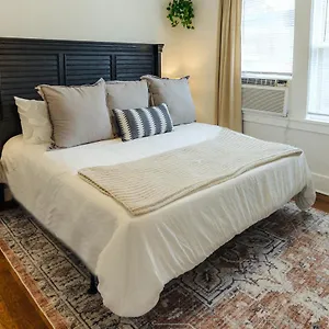 Historic Revival King Bed Midtown 66 Fast Wifi Free Parking Yes Pets Holiday home Memphis