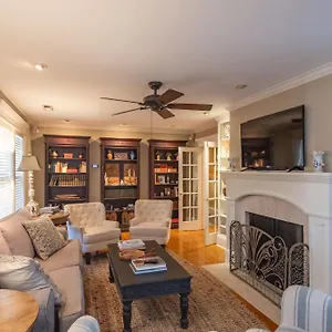 Southern Elegance In Heart Of Holiday home Memphis