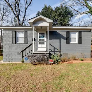 Renovated - 3 Mi To Downtown! Holiday home Charlotte